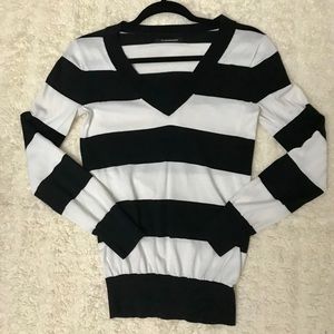 CLUB MONACO — Black & White Striped Top